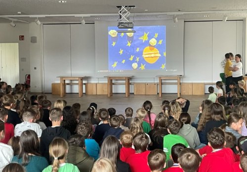 Buntes Programm am Freitagvormittag in der Aula – Kreativität, Engagement und Gemeinschaft im Mittelpunkt