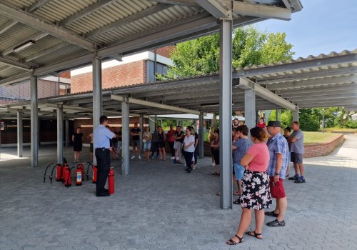 Die freiwillige Feuerwehr Pilsting an der Hans-Carossa-Schule